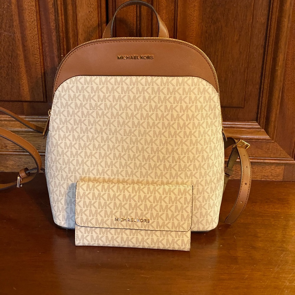 NWT Michael Kors LG Emmy backpack&wallet vanilla - Picture 7 of 8